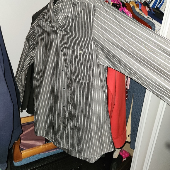 Lacoste - Picture 3 of 5